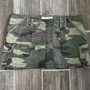 A&F camo cargo skirt size 4.